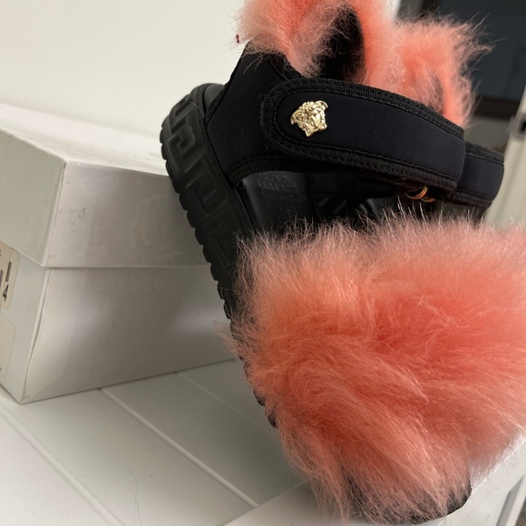 Young Versace Girls Sandals•Navy Blue with Pink Fur•Velcro adjustable Strap• - Picture 6 of 10